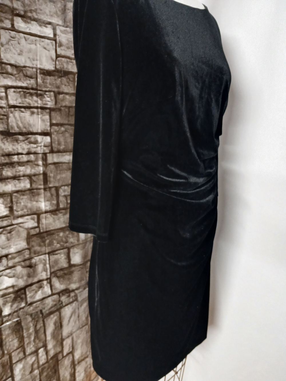 Annen Klein Women's Black Velvet Ruched Sheath Dress - Picture 6 of 10